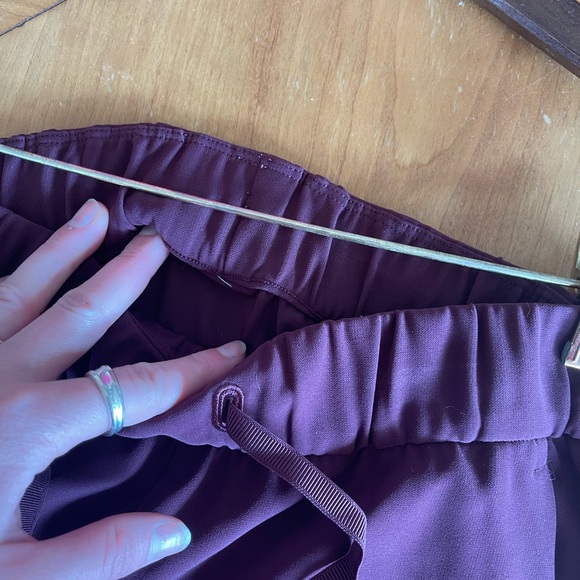 Two pairs of lulu lemon Stretch High-Rise Jogger 
Full Length. - Picture 9 of 12